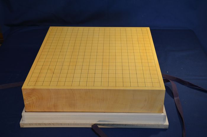 三寸八分碁盤の台指の下をつけたままの状態