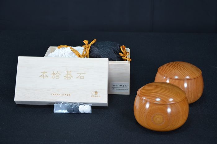 二寸九分盤碁石と碁笥