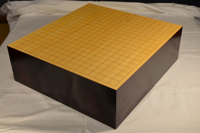 四寸七分五厘吹漆碁盤全体