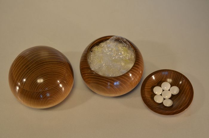 碁笥山桑碁石の入った状態